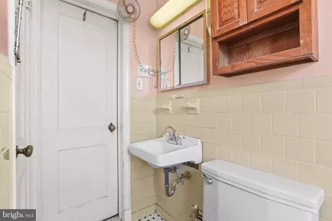 Bath - 4531 Shamrock Ave, Baltimore, MD 21206 photo 1 of 1