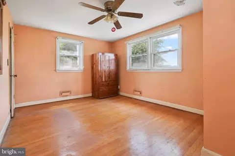 Bedroom - 4531 Shamrock Ave, Baltimore, MD 21206 photo 3 of 7
