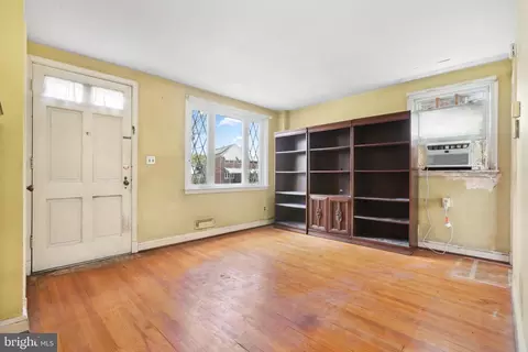 Living - 4531 Shamrock Ave, Baltimore, MD 21206 photo 2 of 3
