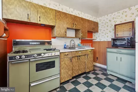 Kitchen - 4531 Shamrock Ave, Baltimore, MD 21206 photo 2 of 3