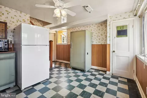 Entry Way - 4531 Shamrock Ave, Baltimore, MD 21206 photo 5 of 5