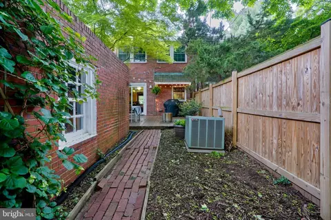 Exterior - 816 E Lake Ave, Baltimore, MD 21212 photo 7 of 9