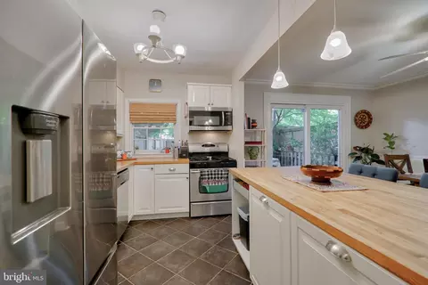 Kitchen - 816 E Lake Ave, Baltimore, MD 21212 photo 5 of 7