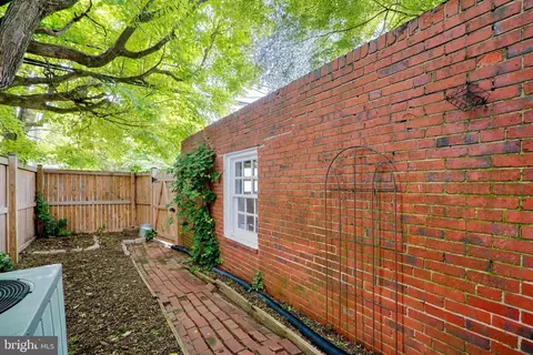 Exterior - 816 E Lake Ave, Baltimore, MD 21212 photo 6 of 9