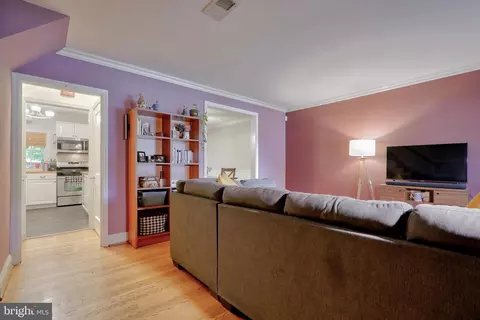 Entry Way - 816 E Lake Ave, Baltimore, MD 21212 photo 1 of 2