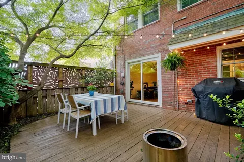 Exterior - 816 E Lake Ave, Baltimore, MD 21212 photo 5 of 9