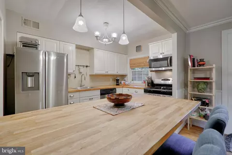 Kitchen - 816 E Lake Ave, Baltimore, MD 21212 photo 1 of 7