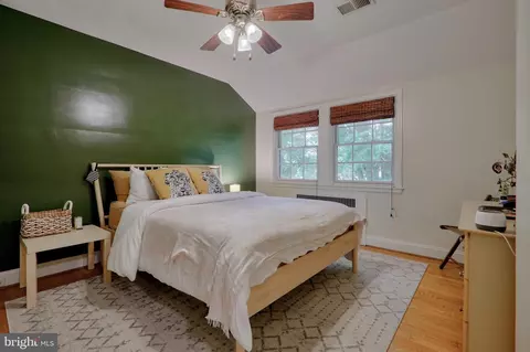 Bedroom - 816 E Lake Ave, Baltimore, MD 21212 photo 1 of 6