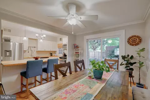 Entry Way - 816 E Lake Ave, Baltimore, MD 21212 photo 2 of 2