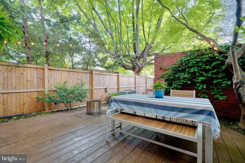 Exterior - 816 E Lake Ave, Baltimore, MD 21212 photo 4 of 9
