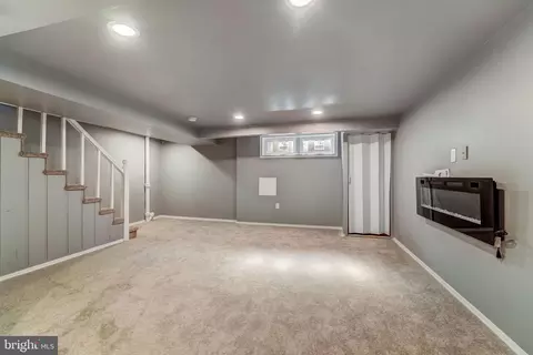 Living - 4615 Marble Hall Rd, Baltimore, MD 21239 photo 2 of 3