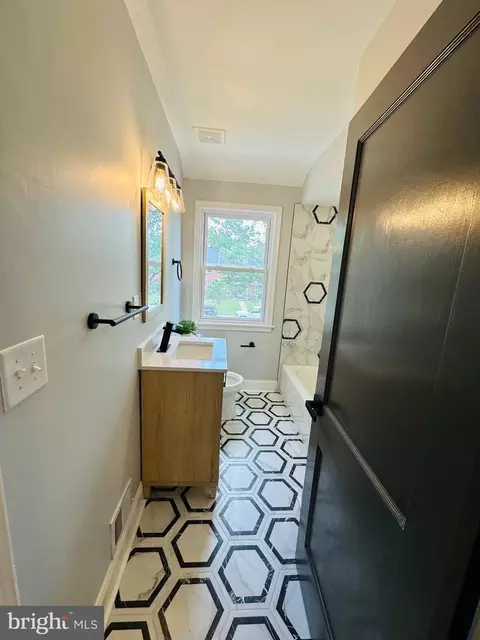 Bath - 1220 Meridene Dr, Baltimore, MD 21239 photo 1 of 6