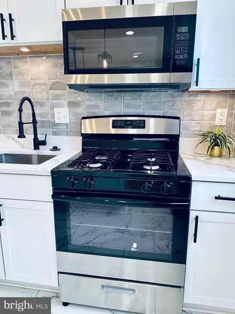 Kitchen - 1220 Meridene Dr, Baltimore, MD 21239 photo 5 of 7