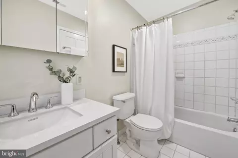 Bath - 1436 Riverside Ave, Baltimore, MD 21230 photo 3 of 3