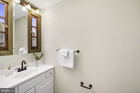 Bath - 1436 Riverside Ave, Baltimore, MD 21230 photo 1 of 3