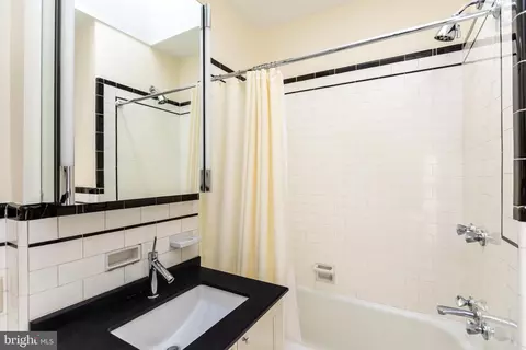 Bath - 4419 Wickford Rd, Baltimore, MD 21210 photo 3 of 4