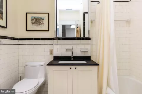 Bath - 4419 Wickford Rd, Baltimore, MD 21210 photo 4 of 4