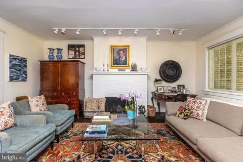Living - 4419 Wickford Rd, Baltimore, MD 21210 photo 3 of 4