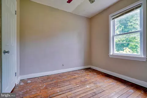 Bedroom - 462 Roundview Rd, Baltimore, MD 21225 photo 1 of 2