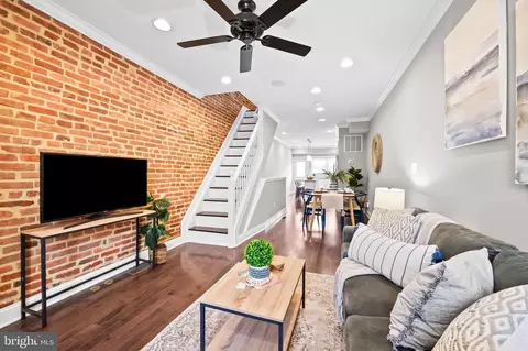 Entry Way - 522 S Streeper St, Baltimore, MD 21224 photo 1 of 7