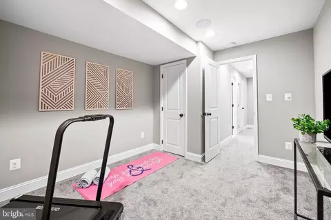 Entry Way - 522 S Streeper St, Baltimore, MD 21224 photo 7 of 7