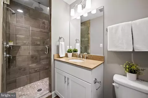 Bath - 522 S Streeper St, Baltimore, MD 21224 photo 1 of 2