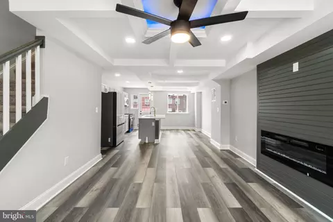 Entry Way - 4107 Glenhunt Rd, Baltimore, MD 21229 photo 2 of 14