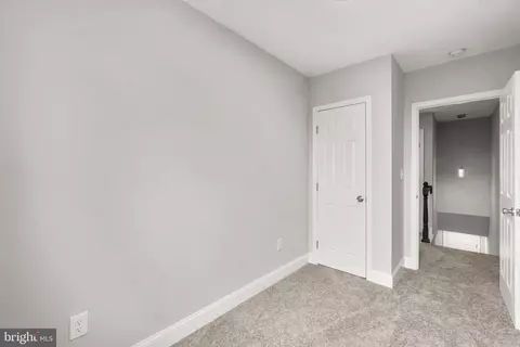 Entry Way - 4107 Glenhunt Rd, Baltimore, MD 21229 photo 11 of 14