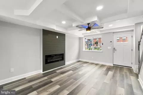 Living - 4107 Glenhunt Rd, Baltimore, MD 21229 photo 2 of 2
