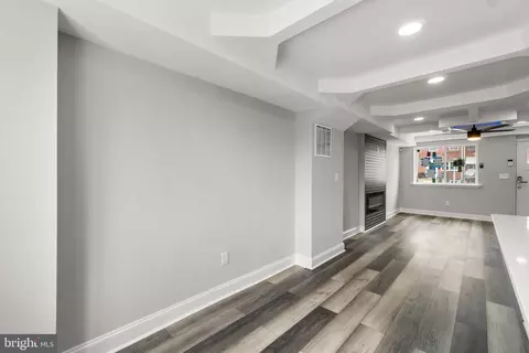 Entry Way - 4107 Glenhunt Rd, Baltimore, MD 21229 photo 8 of 14