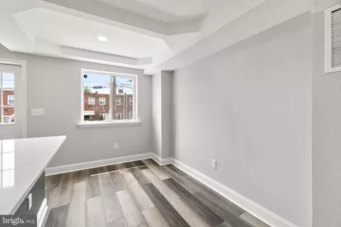 Entry Way - 4107 Glenhunt Rd, Baltimore, MD 21229 photo 10 of 14