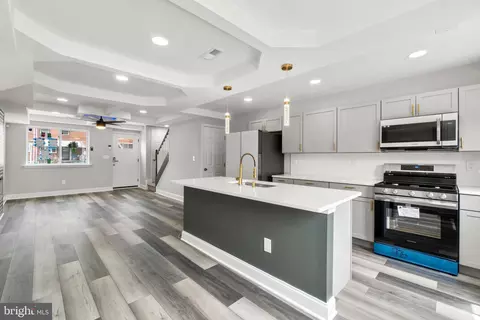 Entry Way - 4107 Glenhunt Rd, Baltimore, MD 21229 photo 9 of 14