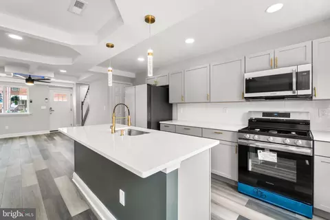 Kitchen - 4107 Glenhunt Rd, Baltimore, MD 21229 photo 2 of 2