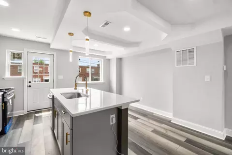 Entry Way - 4107 Glenhunt Rd, Baltimore, MD 21229 photo 5 of 14