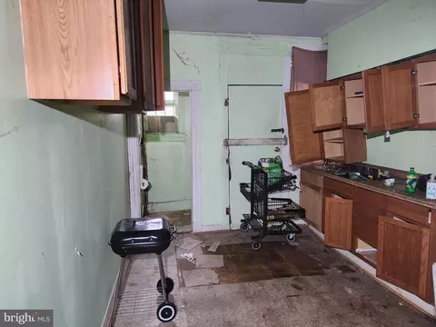 Entry Way - 1916 W North Ave, Baltimore, MD 21217 photo 3 of 6