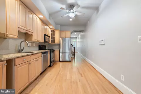 Entry Way - 2203 E Lombard St E, Baltimore, MD 21231 photo 2 of 5