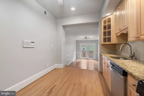 Entry Way - 2203 E Lombard St E, Baltimore, MD 21231 photo 4 of 5