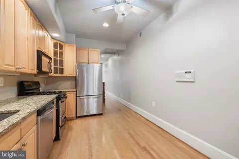 Entry Way - 2203 E Lombard St E, Baltimore, MD 21231 photo 5 of 5