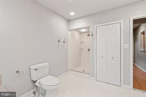 Bath - 2203 E Lombard St E, Baltimore, MD 21231 photo 2 of 6