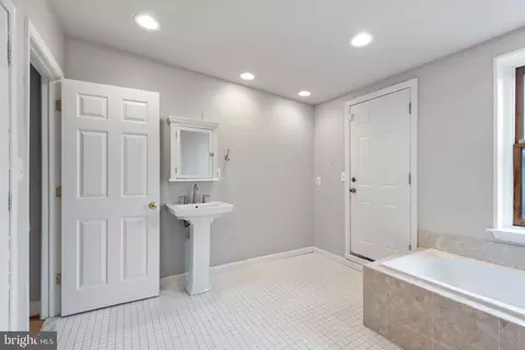 Bath - 2203 E Lombard St E, Baltimore, MD 21231 photo 5 of 6