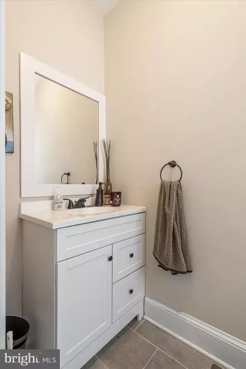 Bath - 4419 Raspe Ave, Baltimore, MD 21206 photo 1 of 7