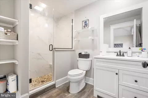 Bath - 4419 Raspe Ave, Baltimore, MD 21206 photo 5 of 7
