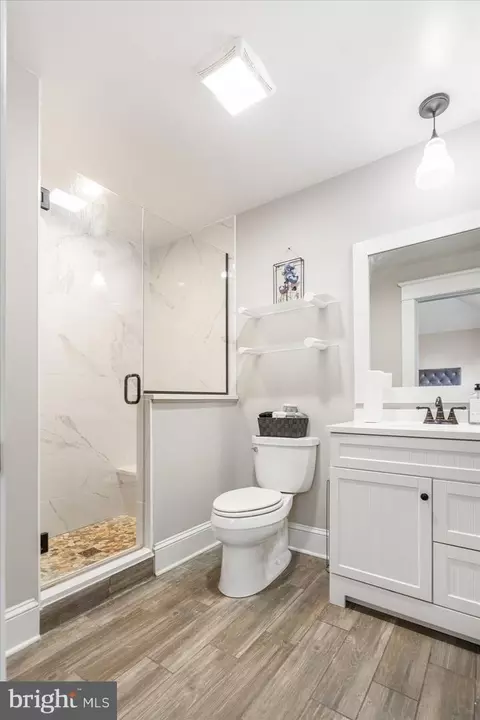 Bath - 4419 Raspe Ave, Baltimore, MD 21206 photo 6 of 7