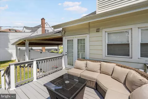 Exterior - 4419 Raspe Ave, Baltimore, MD 21206 photo 4 of 9