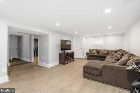 Entry Way - 4419 Raspe Ave, Baltimore, MD 21206 photo 4 of 4