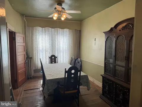 Dining - 4206 Ivanhoe Ave, Baltimore, MD 21212 photo 1 of 2