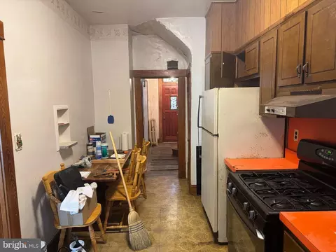 Entry Way - 4206 Ivanhoe Ave, Baltimore, MD 21212 photo 8 of 19