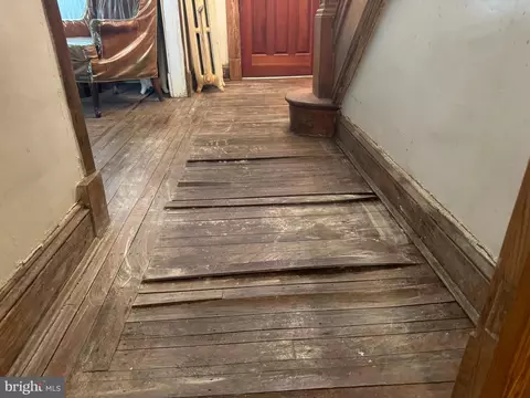 Entry Way - 4206 Ivanhoe Ave, Baltimore, MD 21212 photo 6 of 19