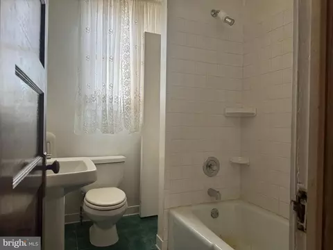 Bath - 4206 Ivanhoe Ave, Baltimore, MD 21212 photo 3 of 4