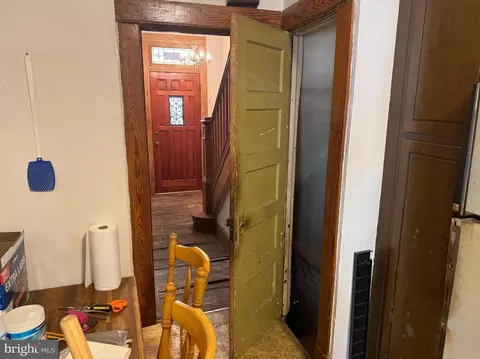 Entry Way - 4206 Ivanhoe Ave, Baltimore, MD 21212 photo 7 of 19